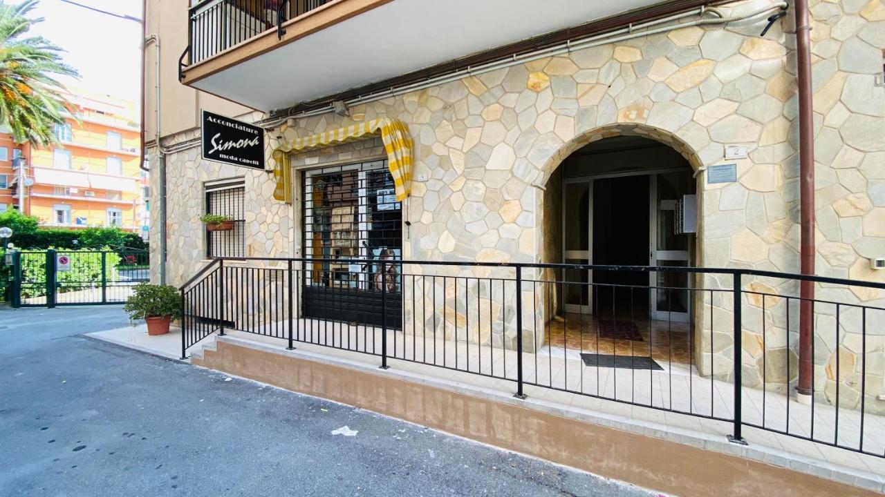 Babyaccommodation Family Experience III Pietra Ligure Exterior foto